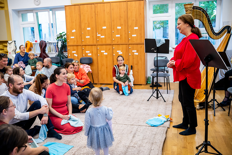 Búgócsiga zenés foglalkozás