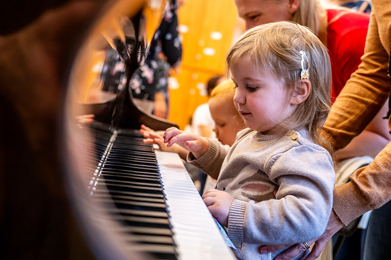 Búgócsiga zenés foglalkozás